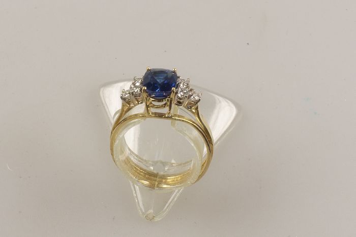 Cylon Saphir Brillant Ring mit ca. 0,3 ct., in 750 Gelb Gold
