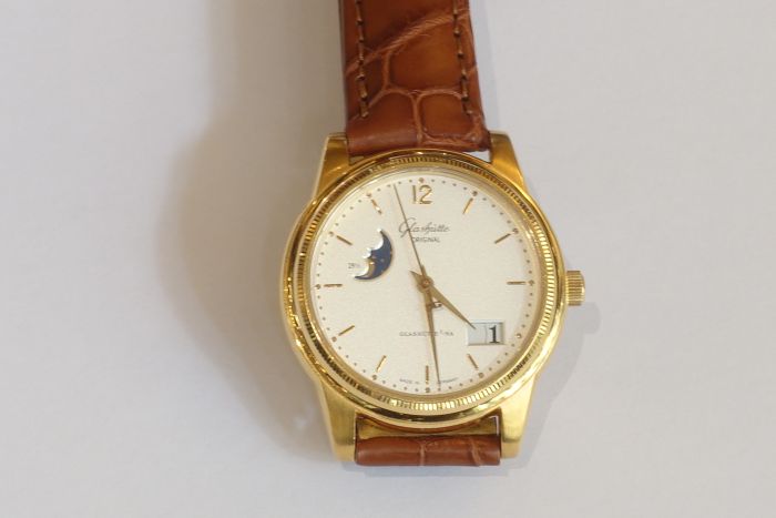 Glashütte Original Senator Mondphase- Panarama Datum, in 750/18 Kt. Gold