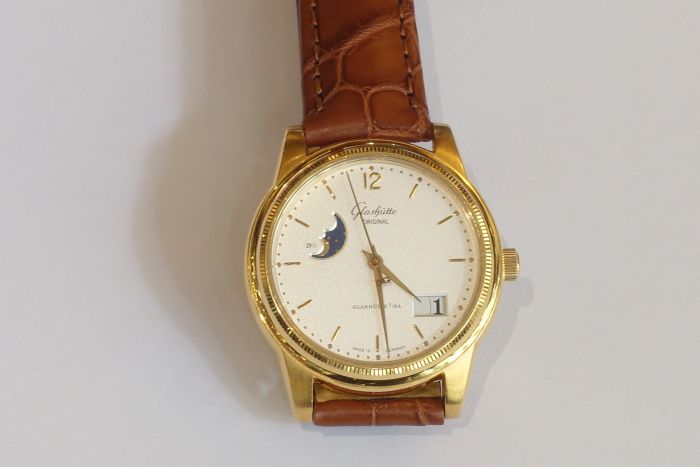 Glashütte Original Senator Mondphase- Panarama Datum, in 750/18 Kt. Gold