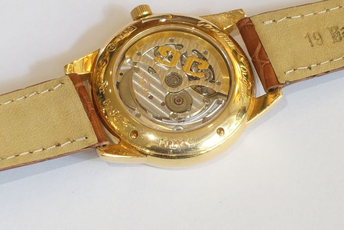 Glashütte Original Senator Mondphase- Panarama Datum, in 750/18 Kt. Gold