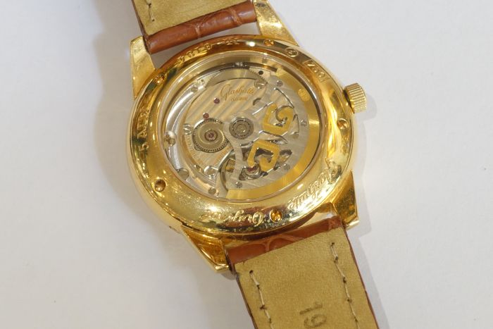 Glashütte Original Senator Mondphase- Panarama Datum, in 750/18 Kt. Gold
