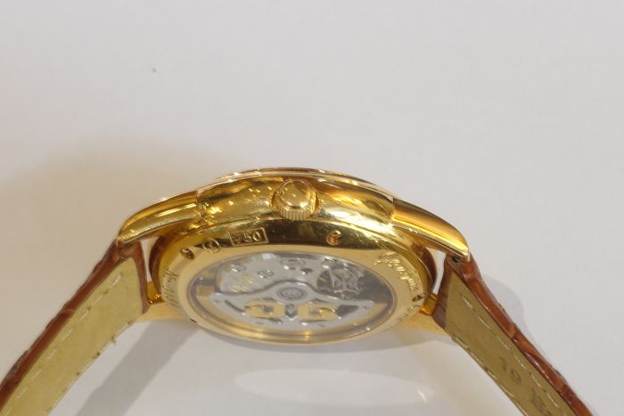 Glashütte Original Senator Mondphase- Panarama Datum, in 750/18 Kt. Gold