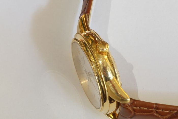 Glashütte Original Senator Mondphase- Panarama Datum, in 750/18 Kt. Gold